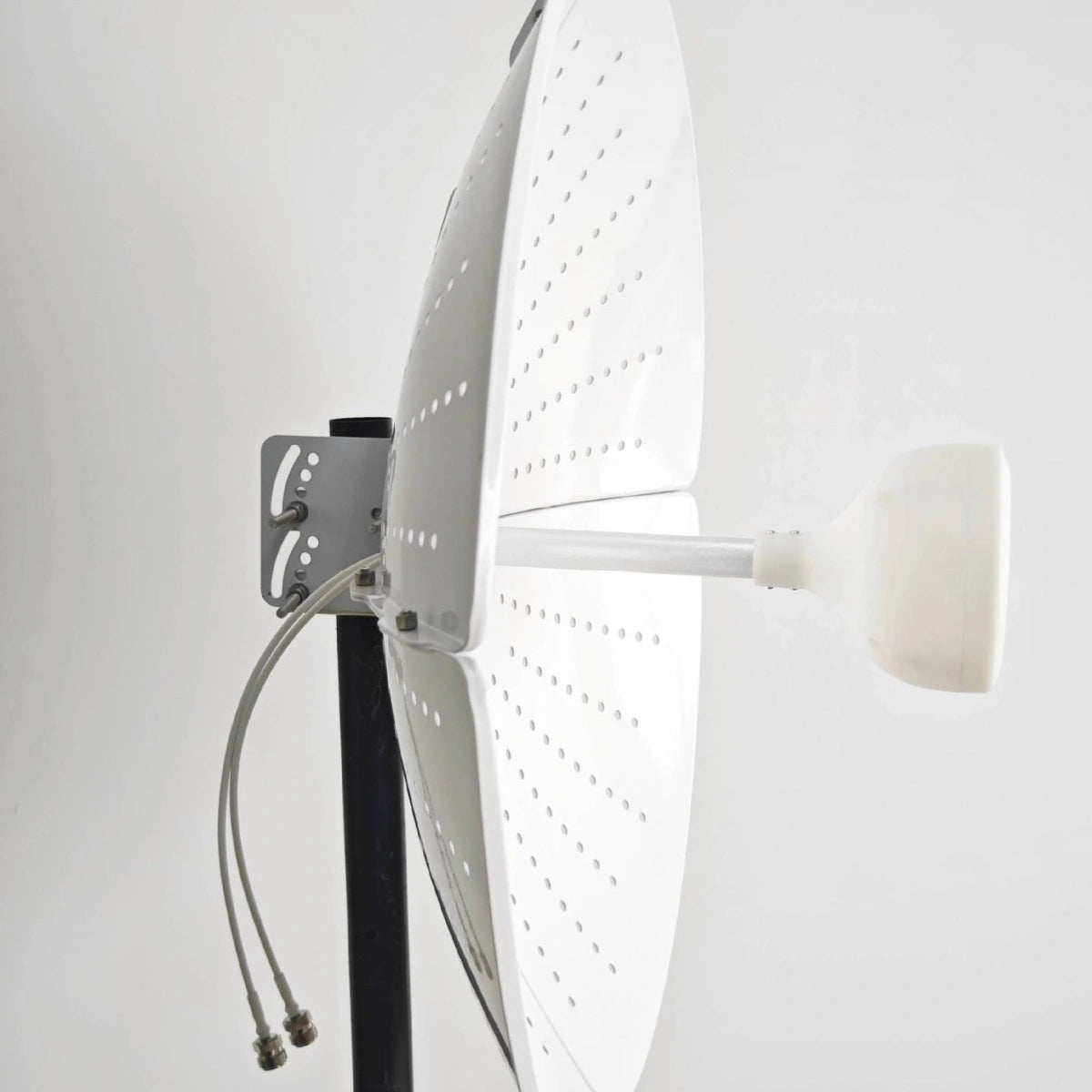 60CM parabolic antenna 1710-4200MHz 22dBi Wifi signal amplifier antenna 4G 5G